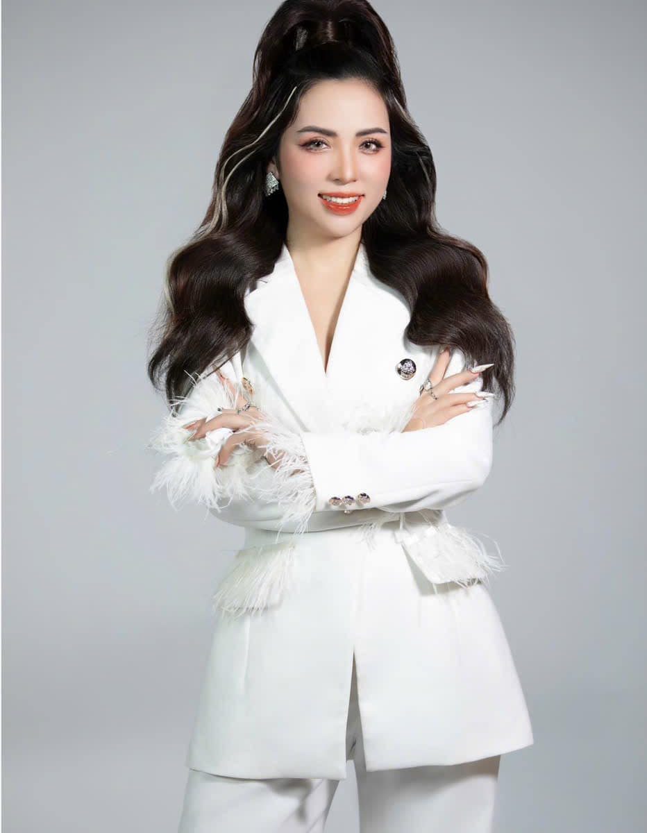 Loan Phạm là ai ?